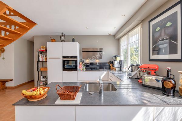 LONGERE / PIRE CHANCE / 7 PIECES / 150 M² HABITABLE