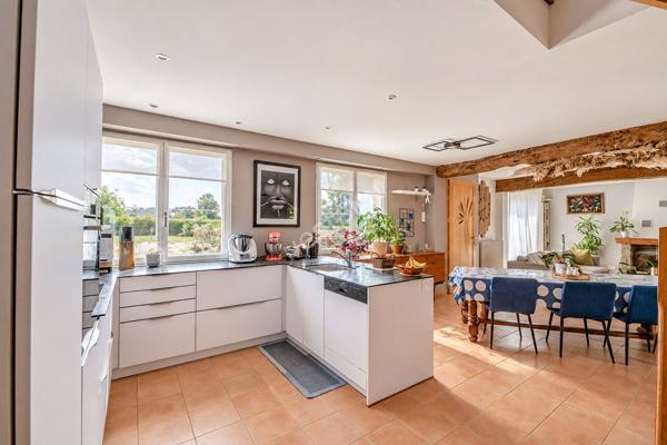 LONGERE / PIRE CHANCE / 7 PIECES / 150 M² HABITABLE