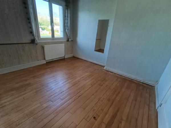 Maison de bourg 90 m2 Jardin 400 m2 Centre de Loué