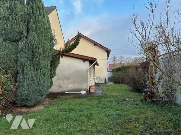 Pavillon de type 4 pièces, d'une superficie habitable d'environ m², édifié sur un terrain de 348