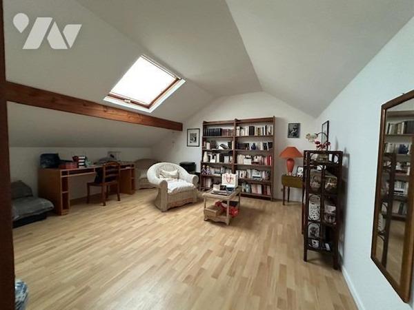 Pavillon de type 4 pièces, d'une superficie habitable d'environ m², édifié sur un terrain de 348