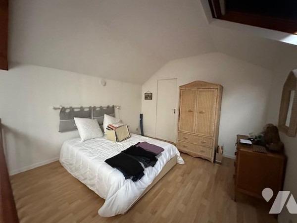 Pavillon de type 4 pièces, d'une superficie habitable d'environ m², édifié sur un terrain de 348