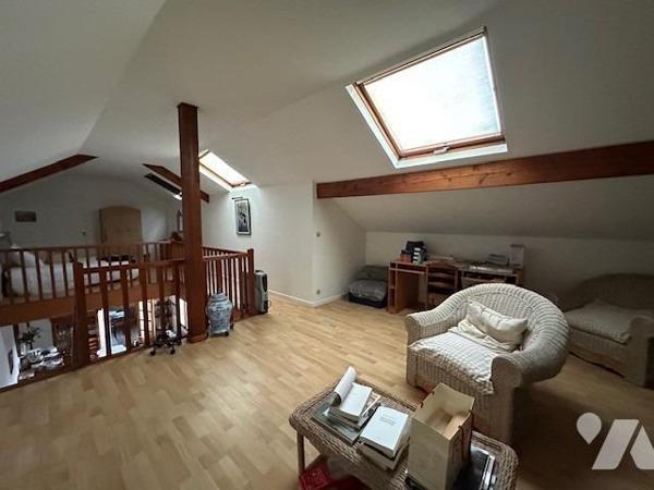 Pavillon de type 4 pièces, d'une superficie habitable d'environ m², édifié sur un terrain de 348