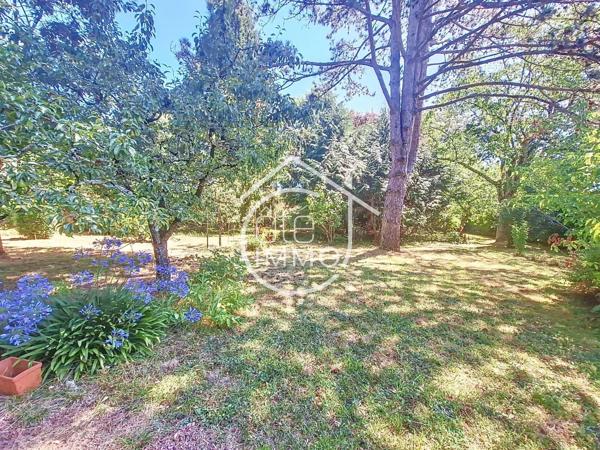 PINEUILH : Maison à étage de 124.61 m² avec parc de 2500m² et garage.