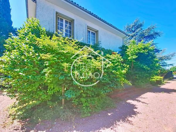 PINEUILH : Maison à étage de 124.61 m² avec parc de 2500m² et garage.
