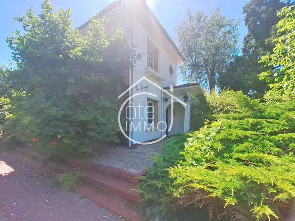 PINEUILH : Maison à étage de 124.61 m² avec parc de 2500m² et garage.