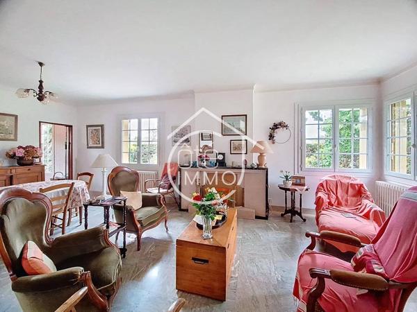 PINEUILH : Maison à étage de 124.61 m² avec parc de 2500m² et garage.