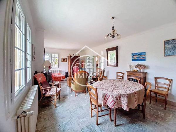 PINEUILH : Maison à étage de 124.61 m² avec parc de 2500m² et garage.