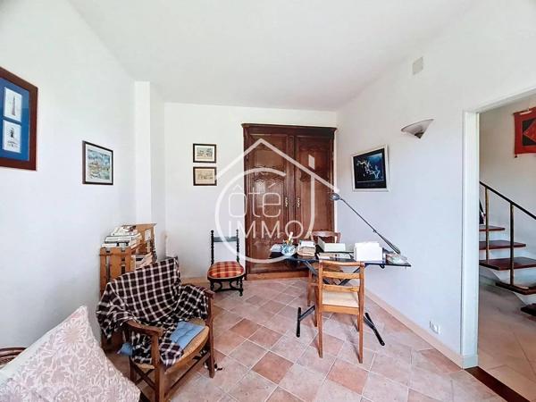 PINEUILH : Maison à étage de 124.61 m² avec parc de 2500m² et garage.