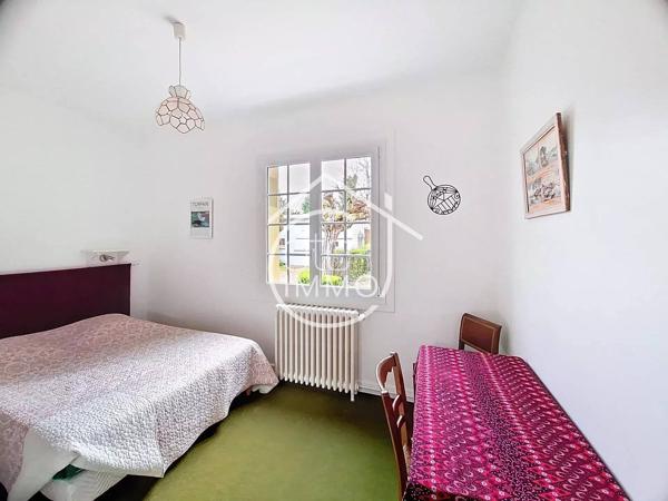 PINEUILH : Maison à étage de 124.61 m² avec parc de 2500m² et garage.