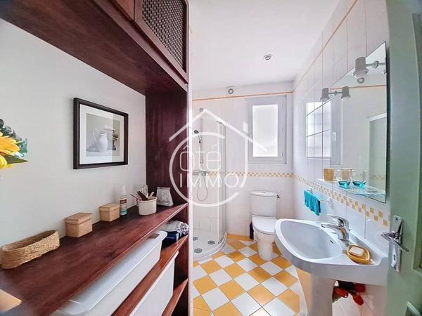PINEUILH : Maison à étage de 124.61 m² avec parc de 2500m² et garage.