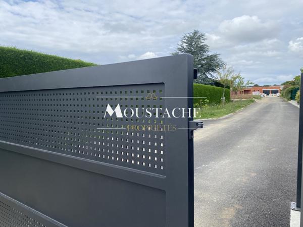 BEAU TERRAIN à 300 mètres de la PLAGE