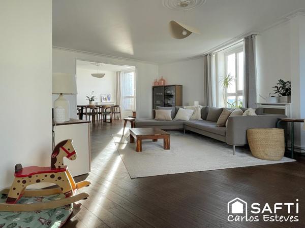 Vaste terrasse vue lac