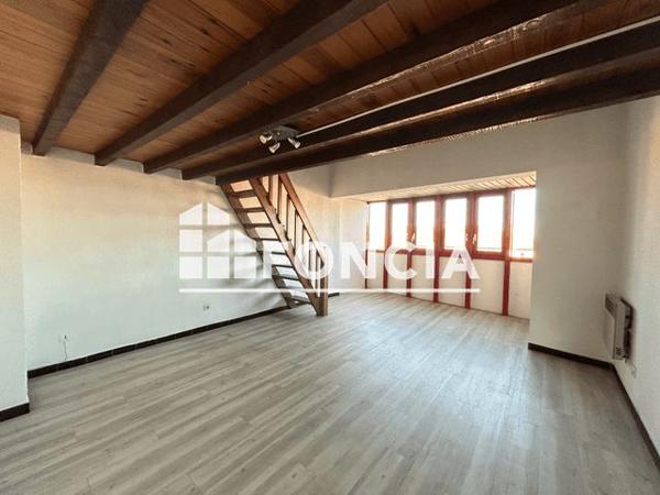 Location Studio 30.61 m² - PLACE FELIX GRAS Martigues 13500