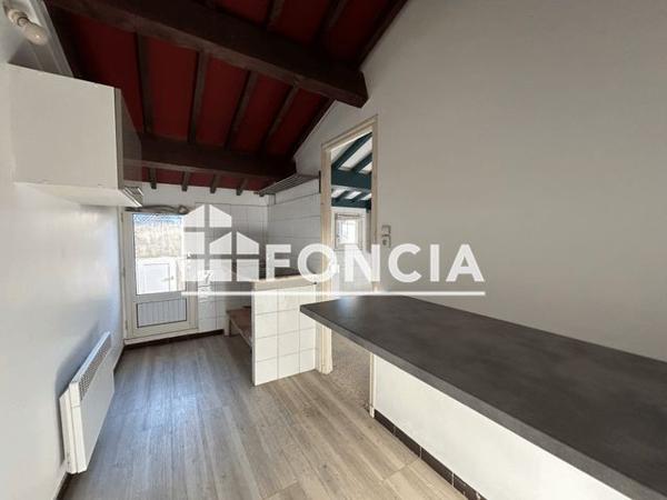 Location Studio 30.61 m² - PLACE FELIX GRAS Martigues 13500