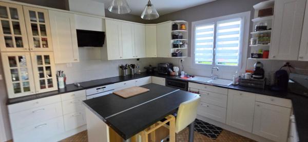 Belle maison 5 chambres bureau terrain clos