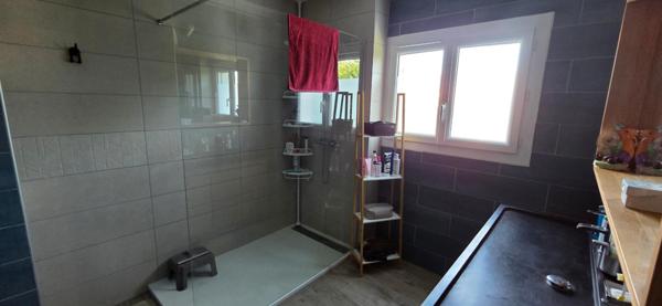 Belle maison 5 chambres bureau terrain clos