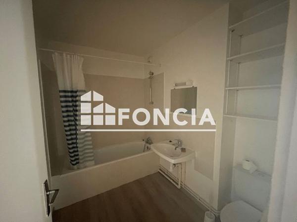 Location Appartement 2 pièces 42 m² - RESIDENCE ESPLANADE Dijon 21000