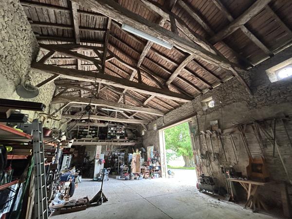 PROPRIETE 14 HECTARES - MAISON ET DEPENDANCES