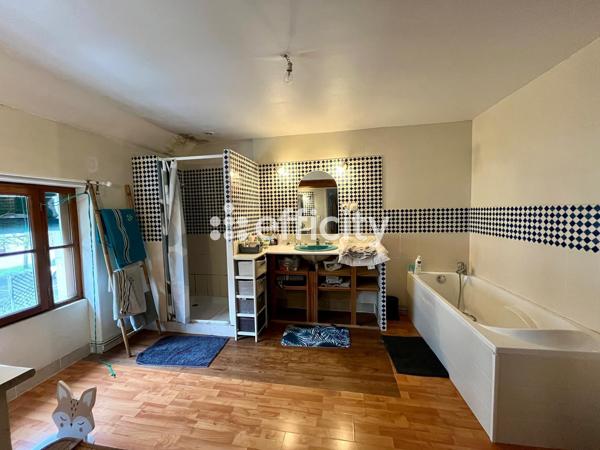 Maison
         5 pièces
        - 155 m² 158 000 € *