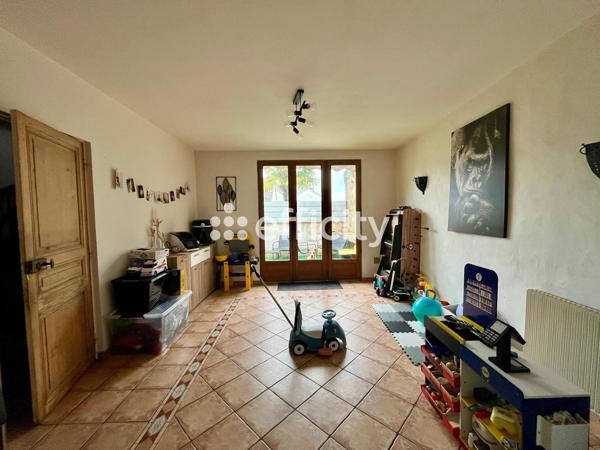 Maison
         5 pièces
        - 155 m² 158 000 € *