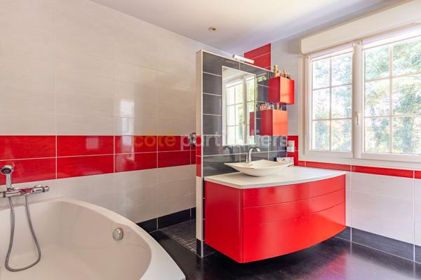 Vente Maison225 m² - 8 Pièces - AIZENAY (85190)