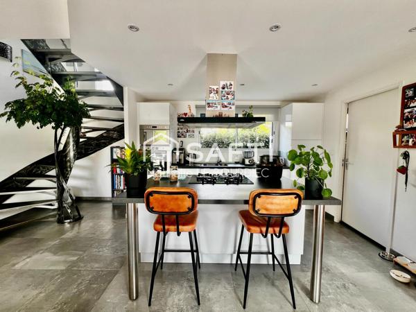 MAISON CONTEMPORAINE BOURG TREILLIERES-3CH-GARAGE-JARDIN