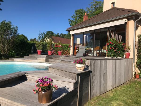 Propriété à SAINT VALLIER de 180 m2 avec terrain de 1728 m2 et piscine.