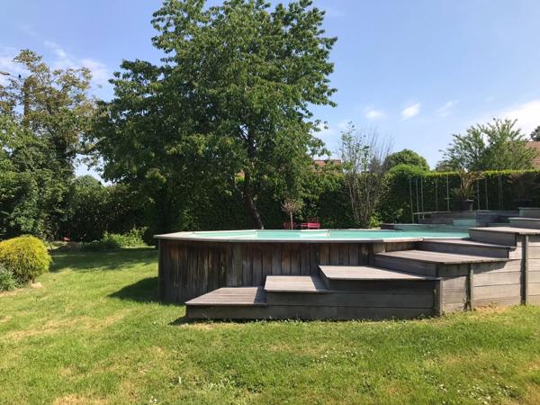 Propriété à SAINT VALLIER de 180 m2 avec terrain de 1728 m2 et piscine.