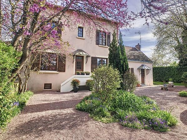 Propriété à SAINT VALLIER de 180 m2 avec terrain de 1728 m2 et piscine.