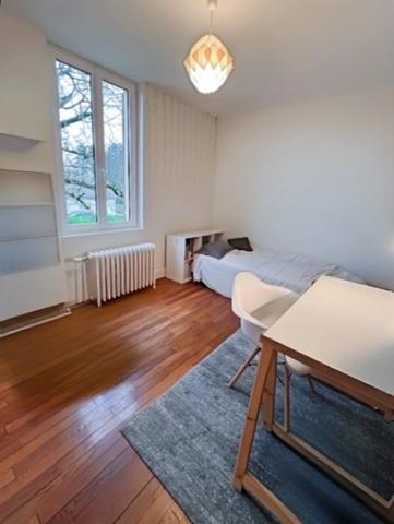 Propriété à SAINT VALLIER de 180 m2 avec terrain de 1728 m2 et piscine.