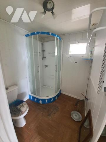 Maison d'habitation composée au RDC : un salon - séjour, une pièce ( ancienne cuisine) , une sa...