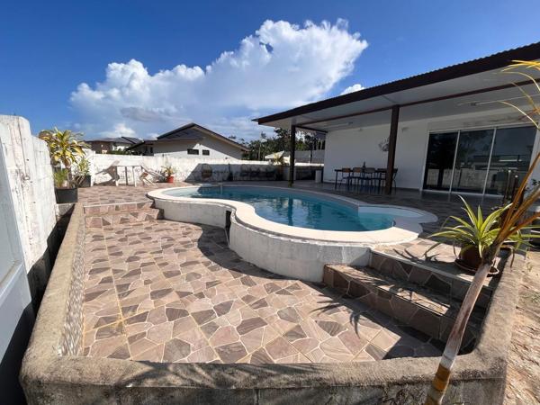 Villa T3 avec Studio T1 attenant et piscine Superficie 115 m2 secteur Soula