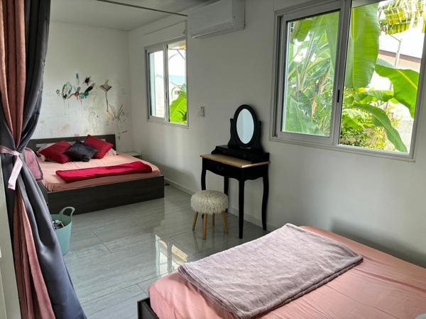 Villa T3 avec Studio T1 attenant et piscine Superficie 115 m2 secteur Soula