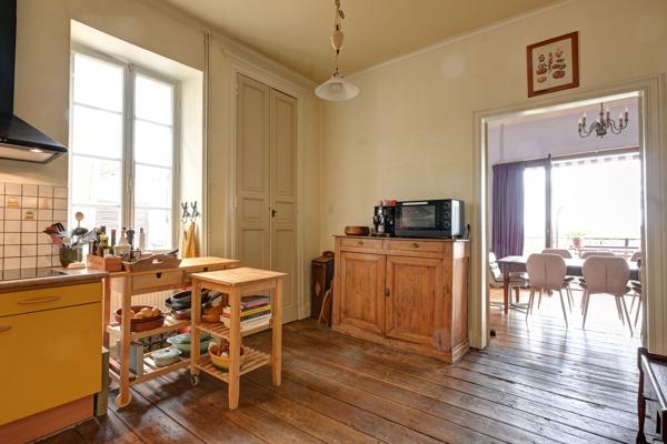 Grande maison de village avec vue panoramique