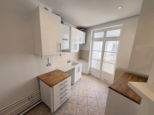 Appartement · Location Paris (75001) 4 pièces · 111m²