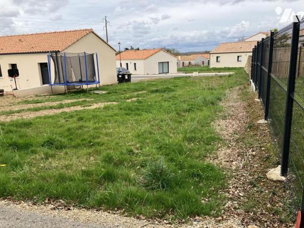 Terrain à bâtir en lotissement proche bourg - 375 m²