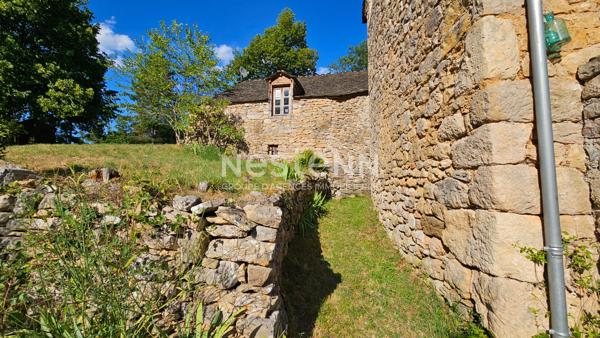 Propriété d'exception dans les Gorges du Tarn ? 900 m de rive privée, 8,9 hectares et 2 habitations