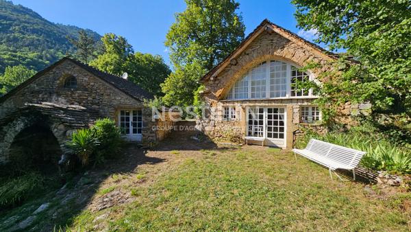 Propriété d'exception dans les Gorges du Tarn ? 900 m de rive privée, 8,9 hectares et 2 habitations