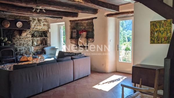 Propriété d'exception dans les Gorges du Tarn ? 900 m de rive privée, 8,9 hectares et 2 habitations