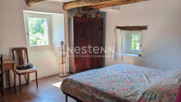 Propriété d'exception dans les Gorges du Tarn ? 900 m de rive privée, 8,9 hectares et 2 habitations