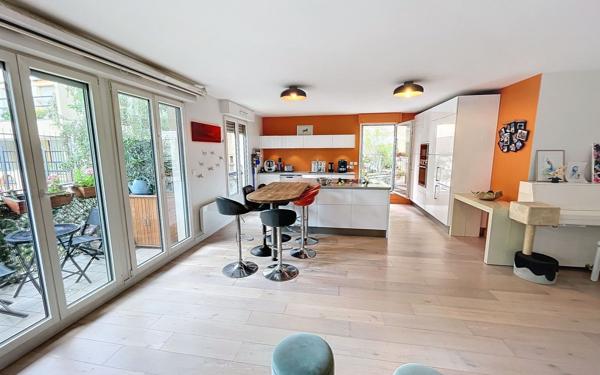 Appartement à vendre    5 pièces •  Paris 14