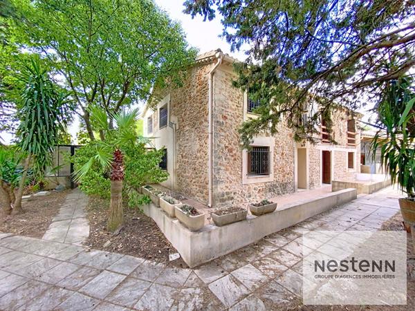 A vendre maison en pierre de 225 m² avec 7 chambres sur terrain arboré de 530 m² à Montpellier