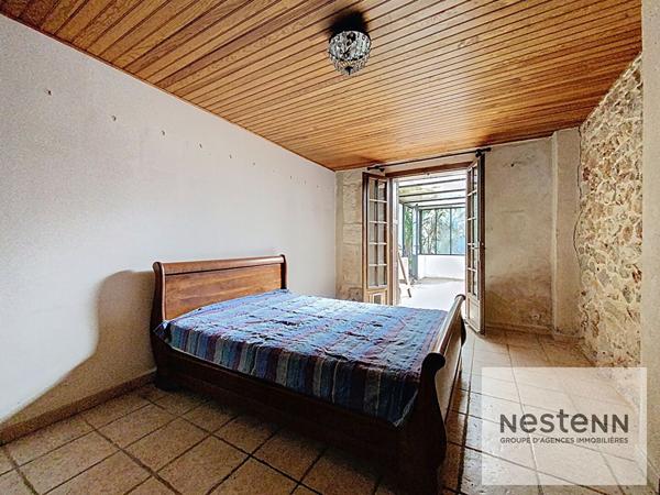 A vendre maison en pierre de 225 m² avec 7 chambres sur terrain arboré de 530 m² à Montpellier