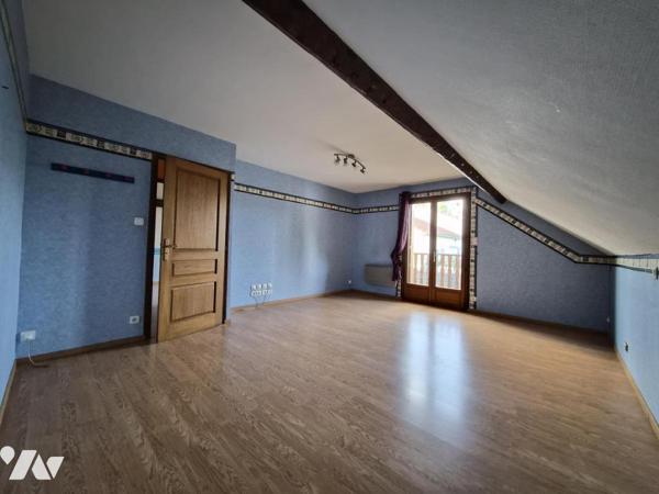 BELLE MAISON  PLAIN-PIED T10 AVEC PISCINE, GARAGES ET JARDIN CLOS