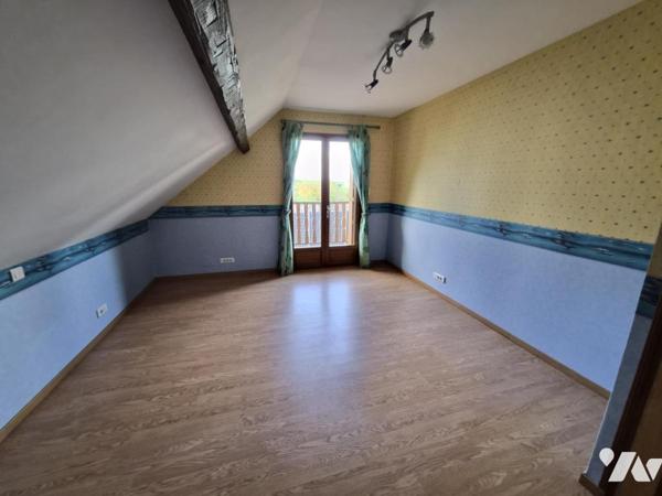 BELLE MAISON  PLAIN-PIED T10 AVEC PISCINE, GARAGES ET JARDIN CLOS