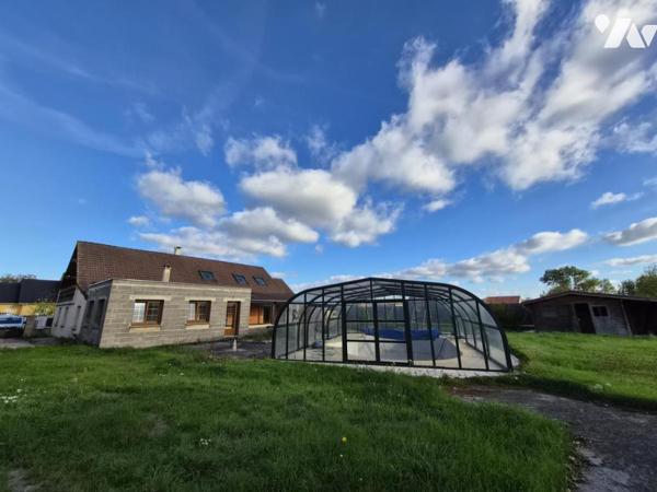 BELLE MAISON  PLAIN-PIED T10 AVEC PISCINE, GARAGES ET JARDIN CLOS