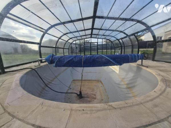 BELLE MAISON  PLAIN-PIED T10 AVEC PISCINE, GARAGES ET JARDIN CLOS