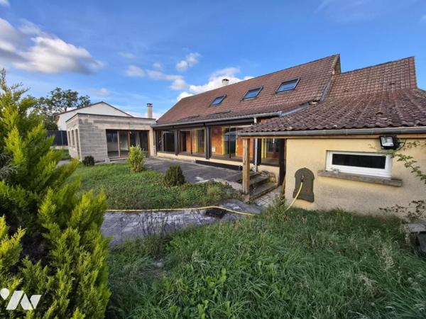 BELLE MAISON  PLAIN-PIED T10 AVEC PISCINE, GARAGES ET JARDIN CLOS