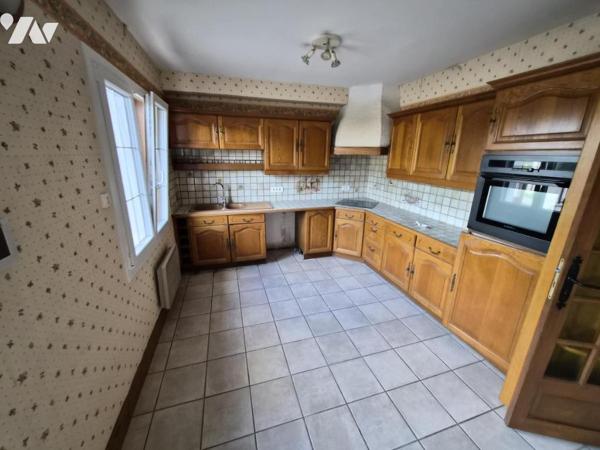 BELLE MAISON  PLAIN-PIED T10 AVEC PISCINE, GARAGES ET JARDIN CLOS